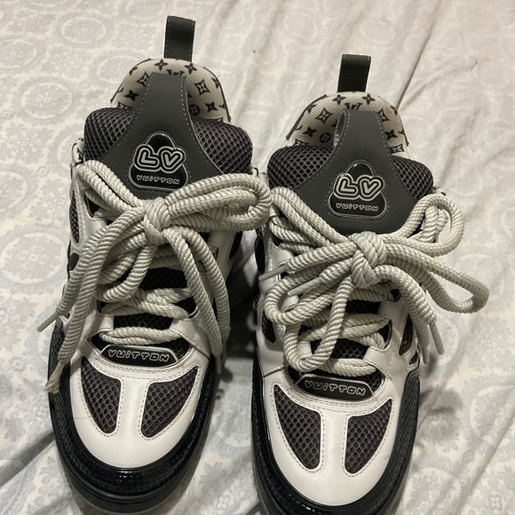 Authentic Louis Vuitton shoes - Picture 1 of 7